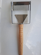 Вилка-культиватор для распечатки сот (17 игл, ручка дерево) от магазина пчеловодства Lyson.by