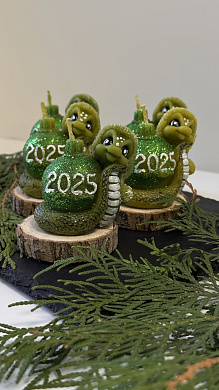 Свеча "Змейка" 2025 (восковая) от магазина пчеловодства Lyson.by