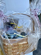 Подарочный набор в корзине от магазина пчеловодства Lyson.by