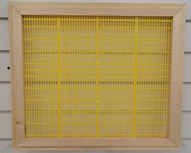 Разделительная решетка в деревянной обвязке для 12 рамочного улья от магазина пчеловодства Lyson.by